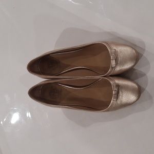 Tory Burch Gold Pumps Logos on Block Heels Bow Leather Slip On Sz 6 RARE!